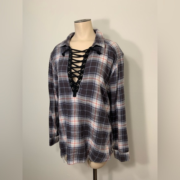 American Eagle • Distressed Flannel - Picture 2 of 6